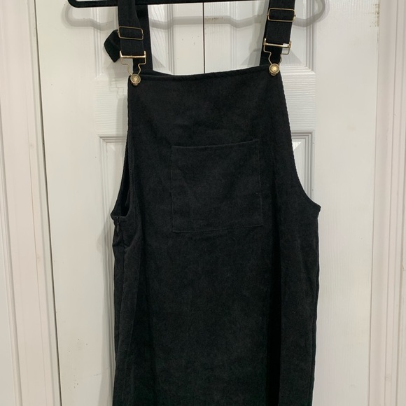 BOUTIQUE OVERALL DRESS - Picture 5 of 5